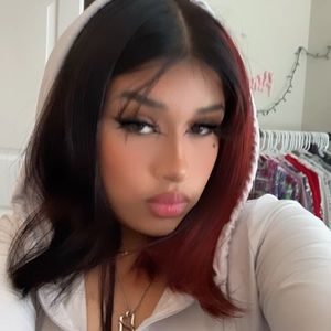 Meet your Posher, Lina